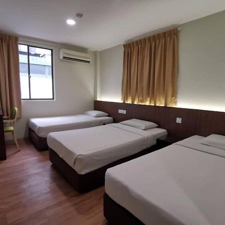Hotel Holiday Kota Kinabalu Exterior photo