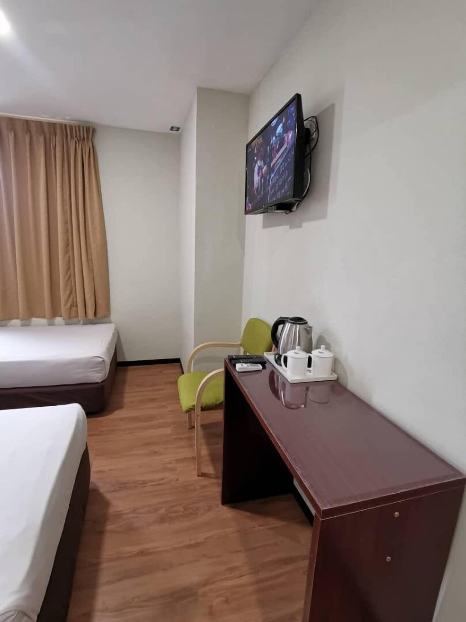 Hotel Holiday Kota Kinabalu Exterior photo