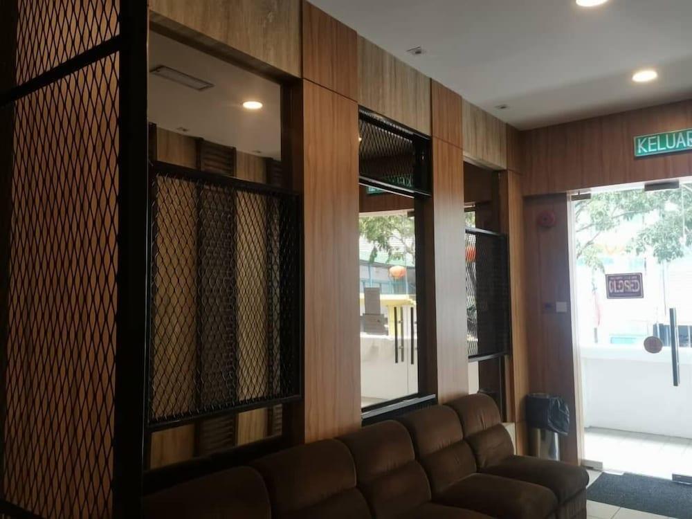 Hotel Holiday Kota Kinabalu Exterior photo