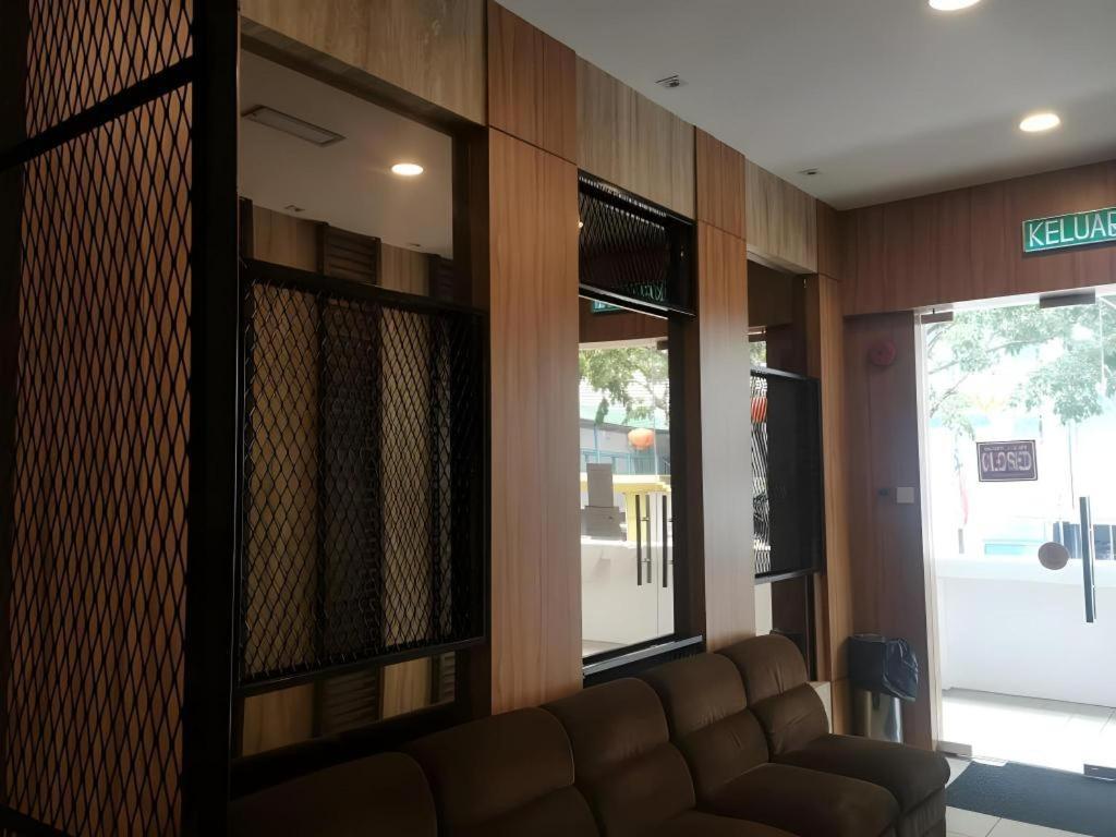 Hotel Holiday Kota Kinabalu Exterior photo