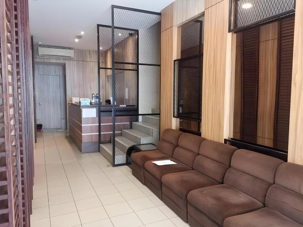 Hotel Holiday Kota Kinabalu Exterior photo