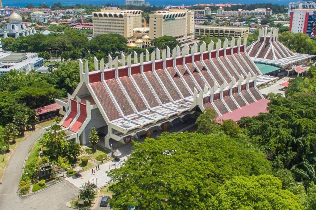 Hotel Holiday Kota Kinabalu Exterior photo